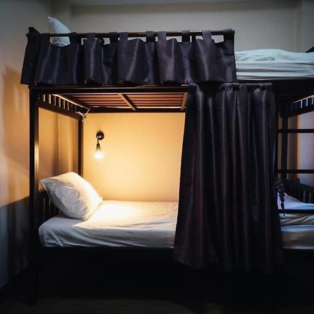 בנגקוק Small Space Cafe & Hostel מראה חיצוני תמונה