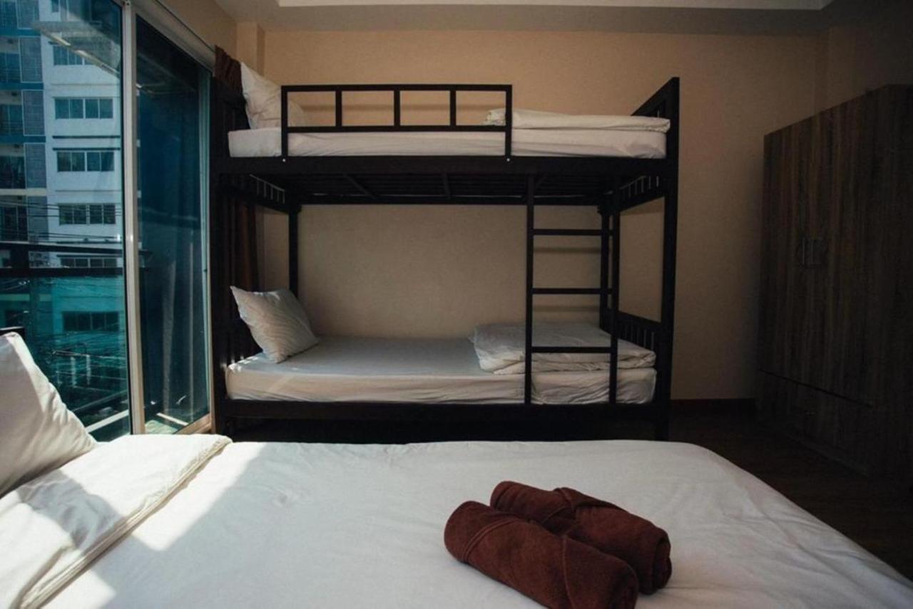 בנגקוק Small Space Cafe & Hostel מראה חיצוני תמונה