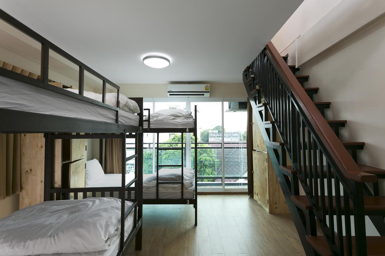 בנגקוק Small Space Cafe & Hostel מראה חיצוני תמונה