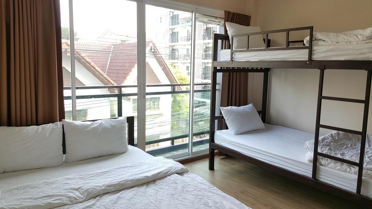 בנגקוק Small Space Cafe & Hostel מראה חיצוני תמונה